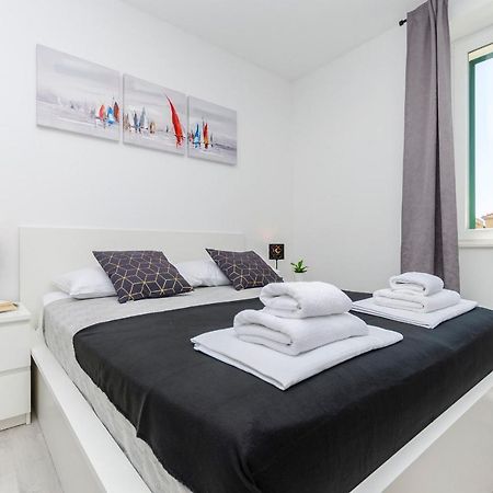 Apartments And Rooms Adriatic Suites Šibenik Exteriör bild