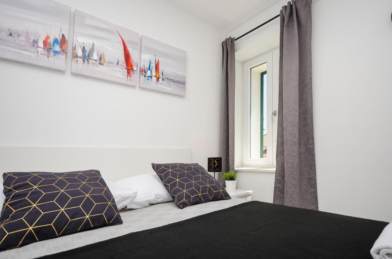 Apartments And Rooms Adriatic Suites Šibenik Exteriör bild