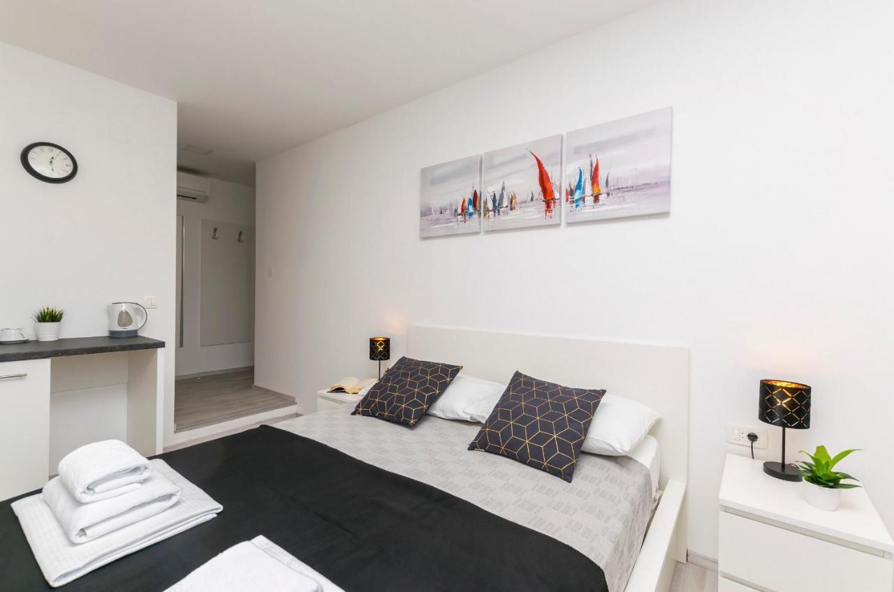 Apartments And Rooms Adriatic Suites Šibenik Exteriör bild