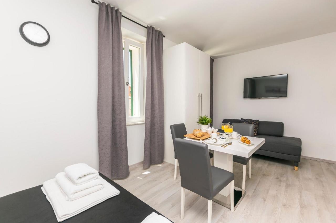 Apartments And Rooms Adriatic Suites Šibenik Exteriör bild