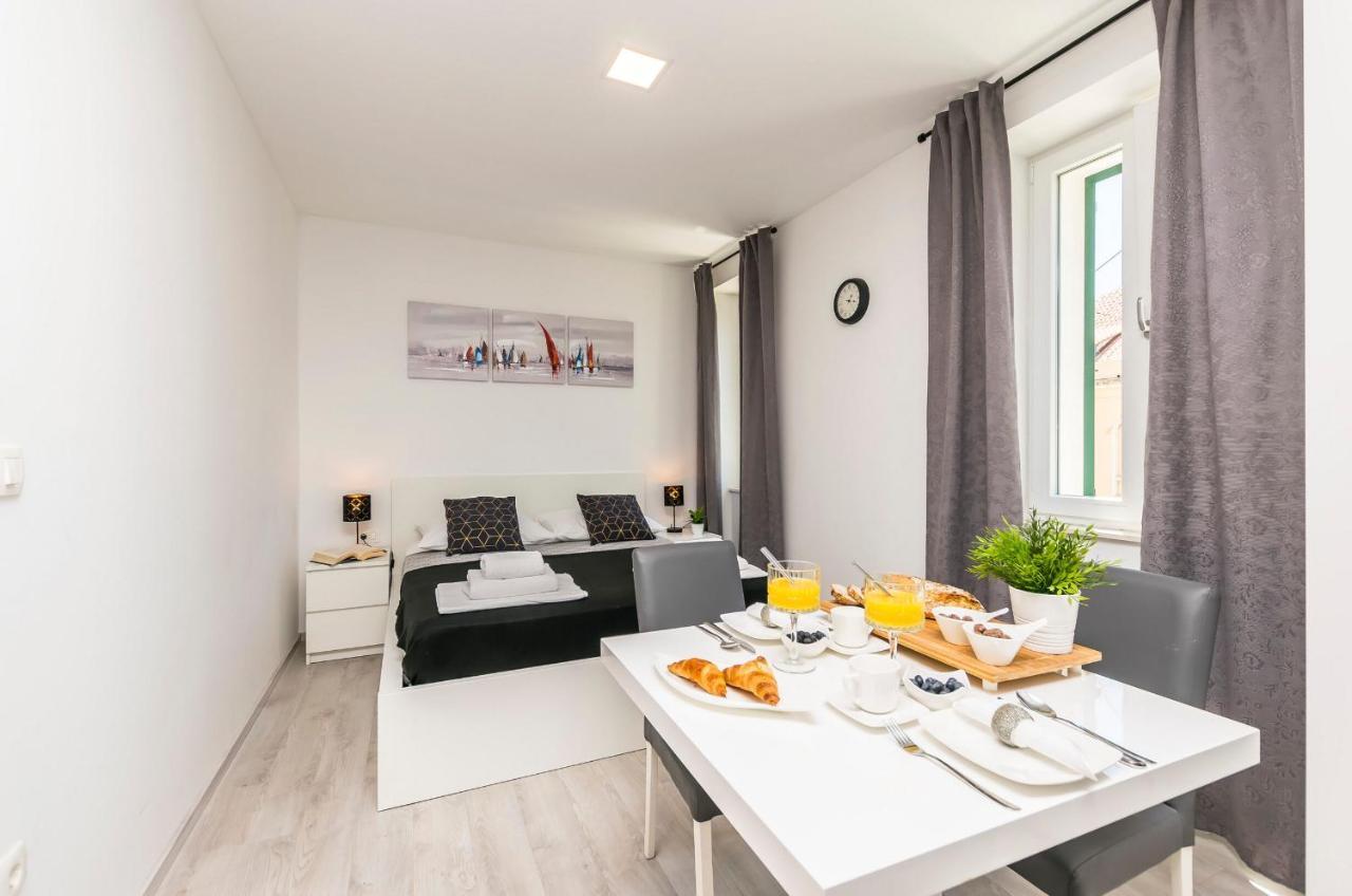 Apartments And Rooms Adriatic Suites Šibenik Exteriör bild