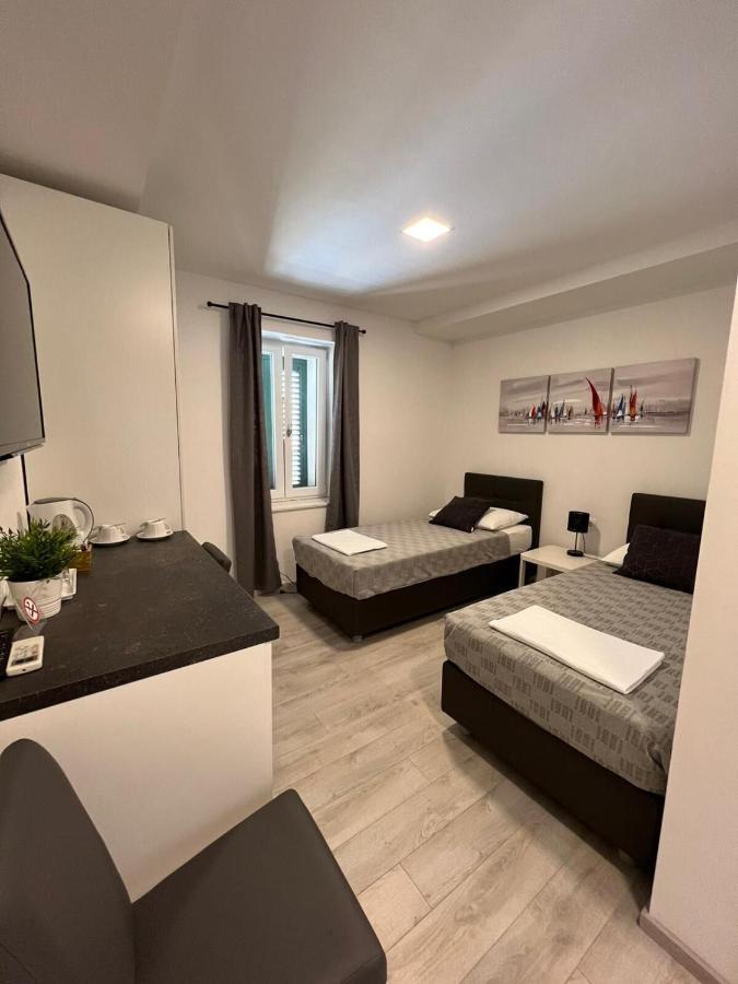 Apartments And Rooms Adriatic Suites Šibenik Exteriör bild