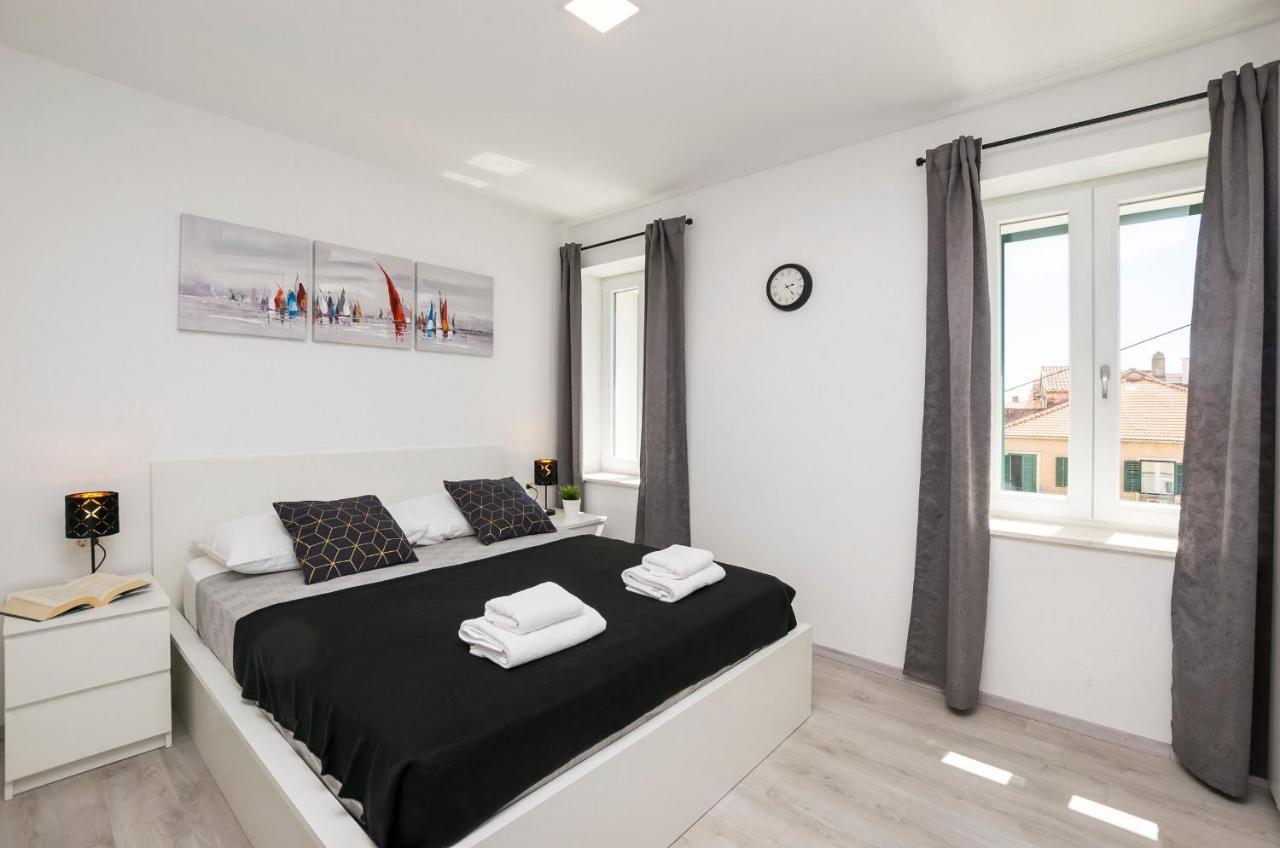 Apartments And Rooms Adriatic Suites Šibenik Exteriör bild