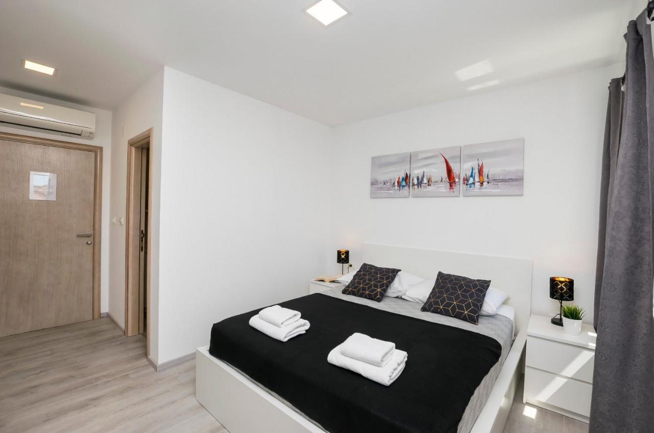 Apartments And Rooms Adriatic Suites Šibenik Exteriör bild