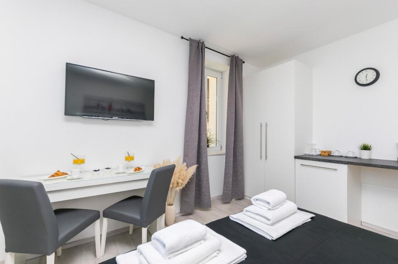 Apartments And Rooms Adriatic Suites Šibenik Exteriör bild