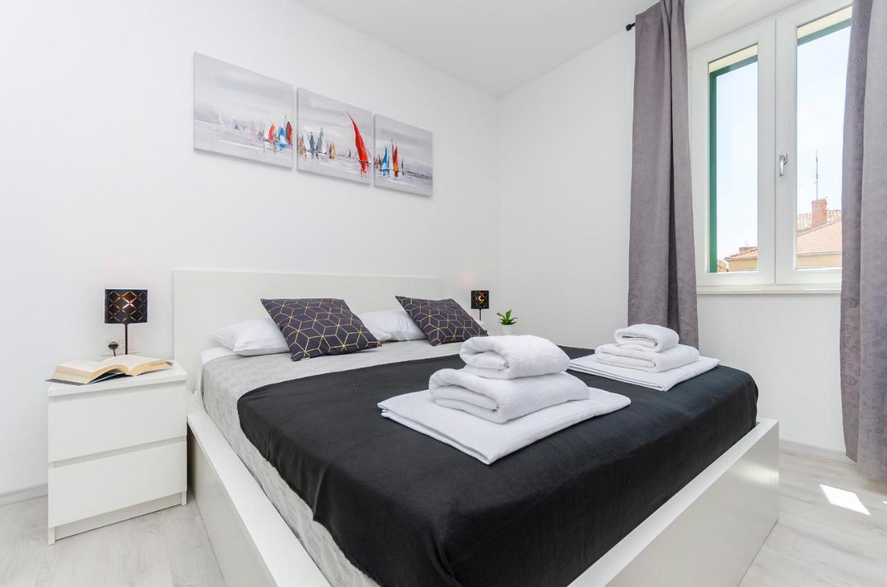 Apartments And Rooms Adriatic Suites Šibenik Exteriör bild