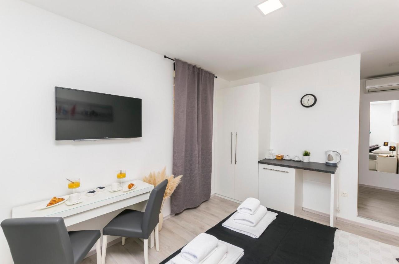 Apartments And Rooms Adriatic Suites Šibenik Exteriör bild
