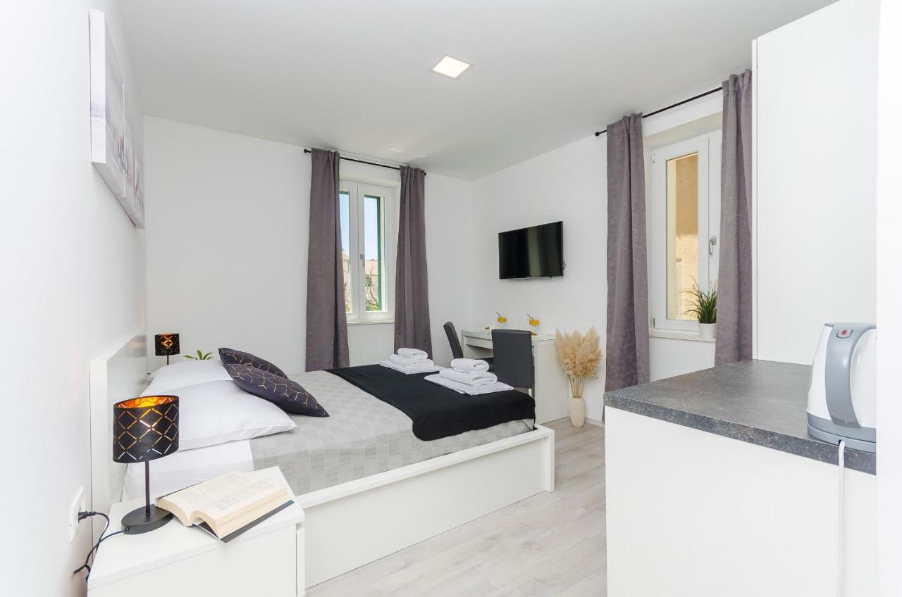 Apartments And Rooms Adriatic Suites Šibenik Exteriör bild