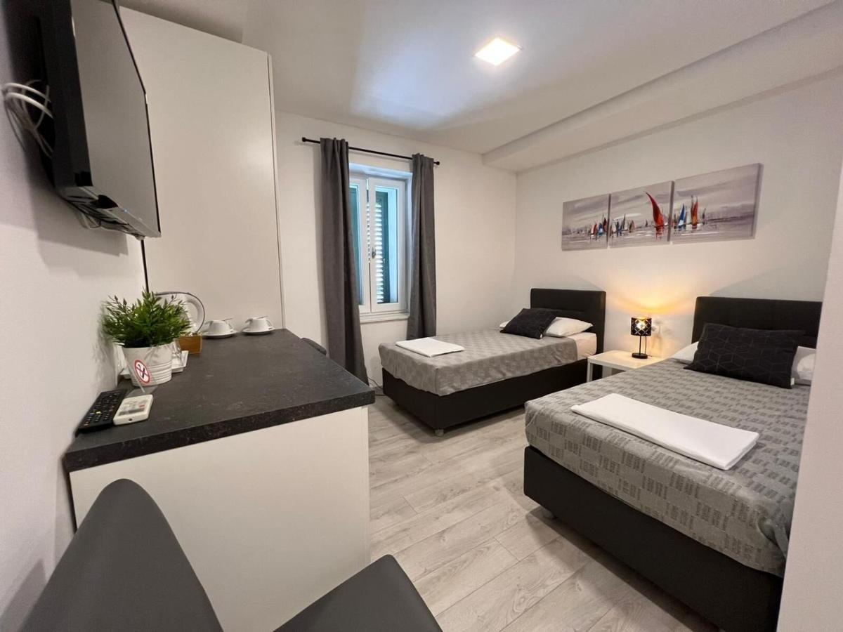 Apartments And Rooms Adriatic Suites Šibenik Exteriör bild